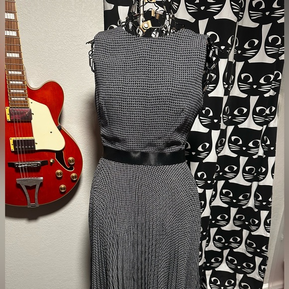 Max Studio Dresses & Skirts - Max Studio knife pleat dress